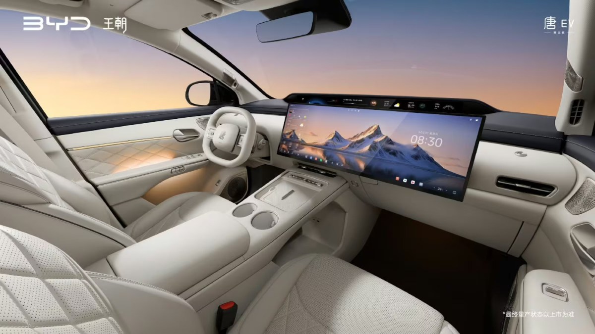 Take a look at the spaceship-inspired interior of BYD's third-generation Tang SUV