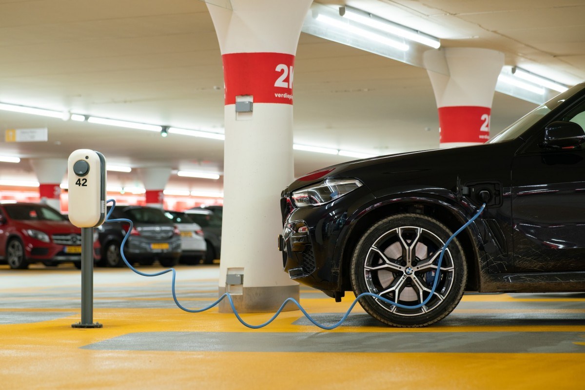 Europe loosens its 2035 combustion ban - legacy automakers buy more time