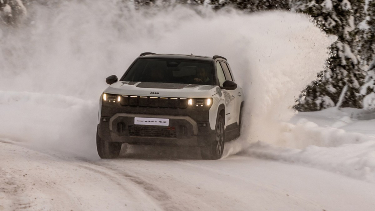 The new electric Jeep Compass 4xe found its soul in the Arctic