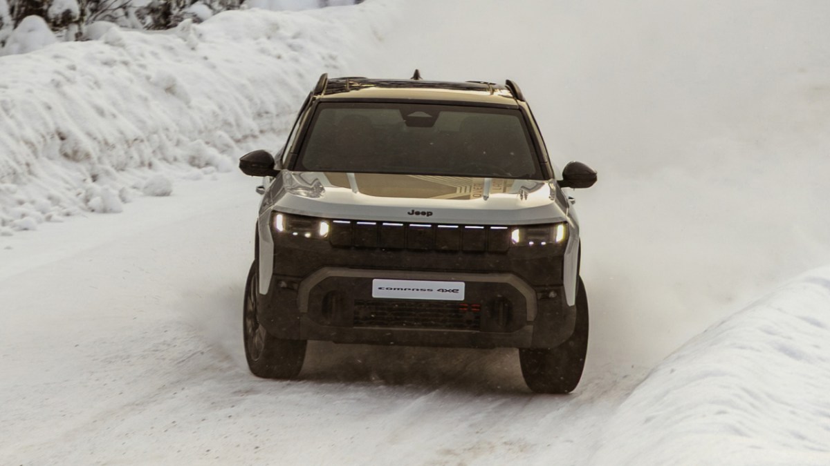 The new electric Jeep Compass 4xe found its soul in the Arctic