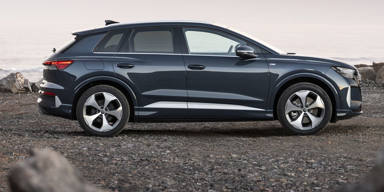 Audi Q4 e-tron side