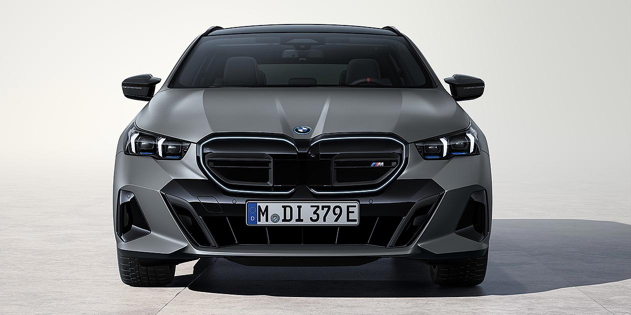 BMW i5 Touring front