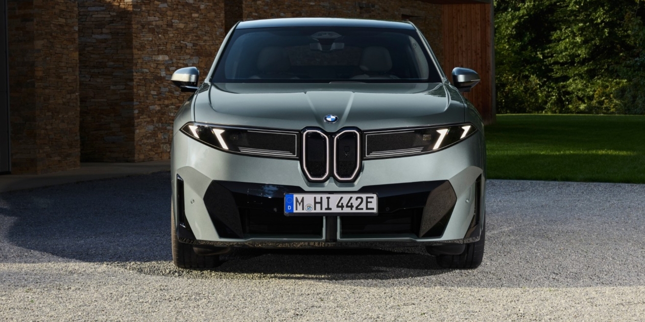 BMW iX4 front