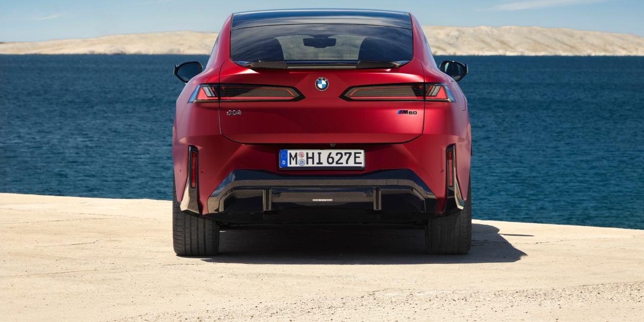 BMW iX4