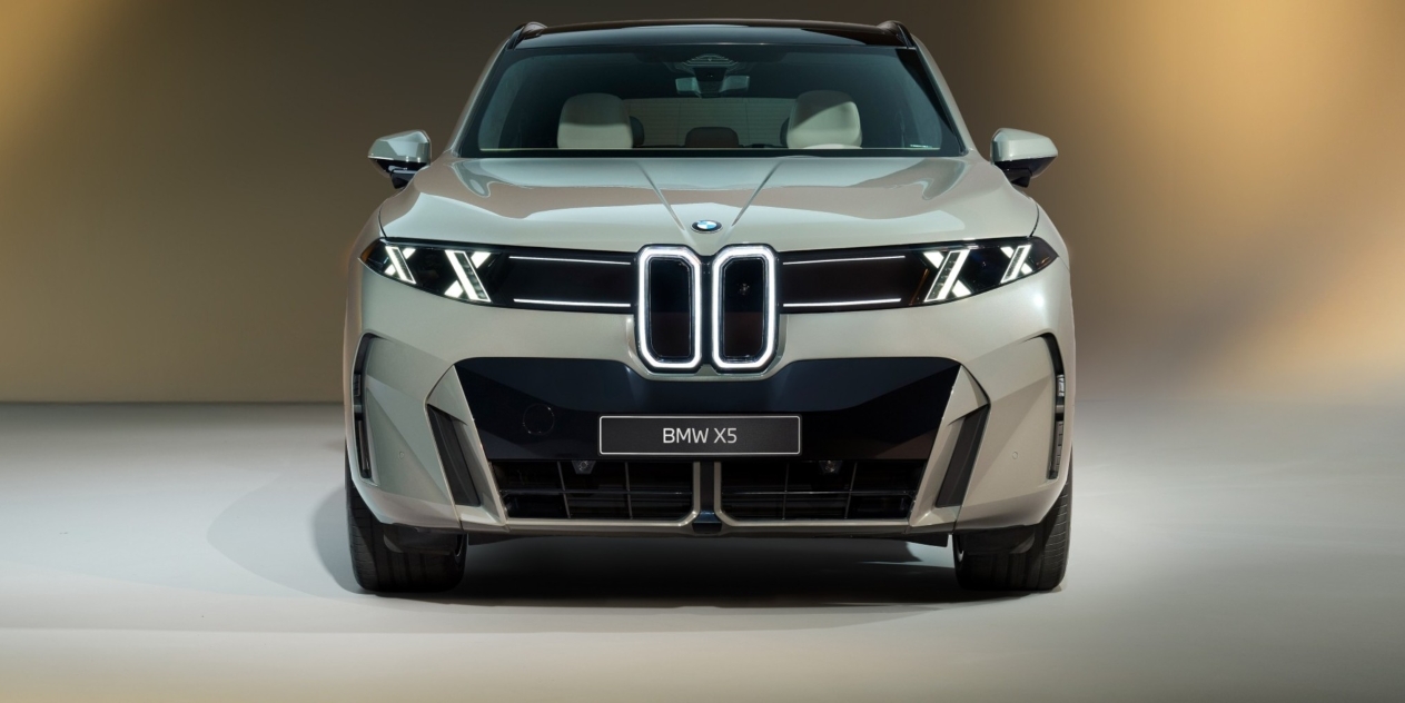 BMW iX5 front