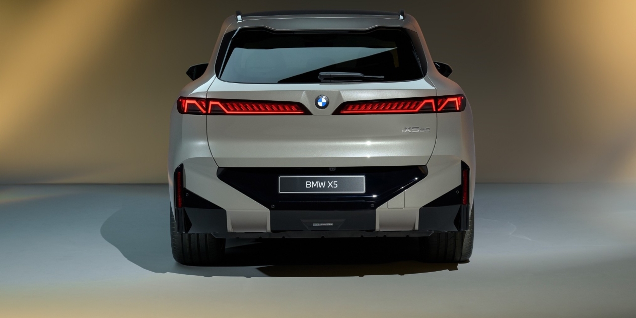 BMW iX5 back