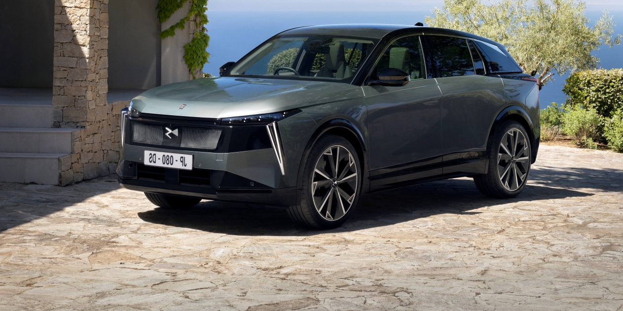 DS N°7 front