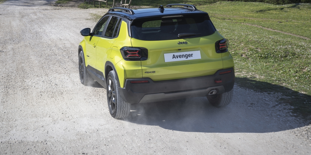 Jeep Avenger back