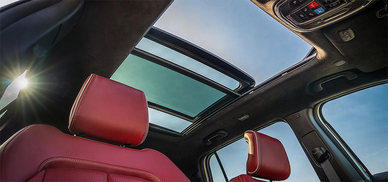 Jeep Wagoneer S interior