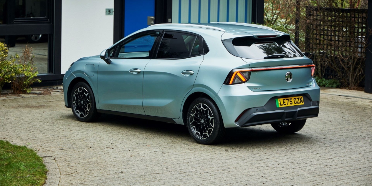 MG MG4 EV Urban back