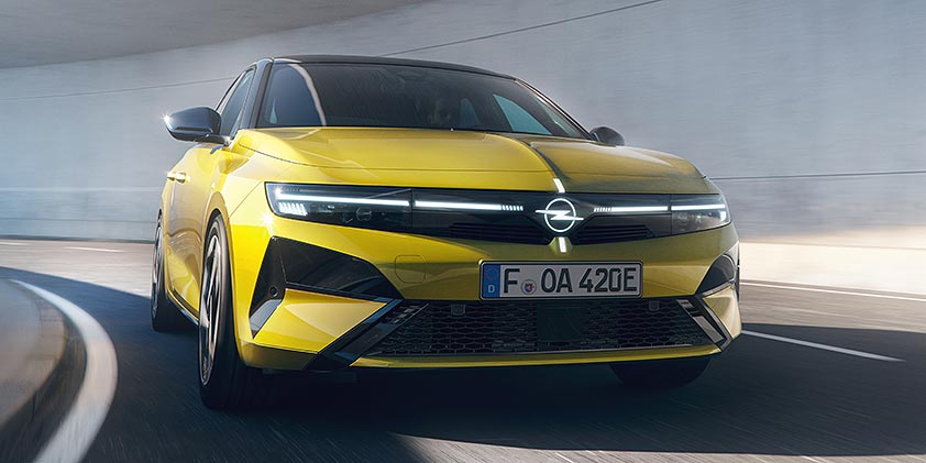 Opel Astra Electric front