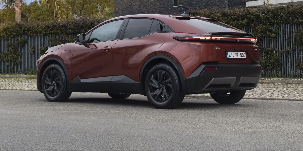 Toyota C-HR+ side